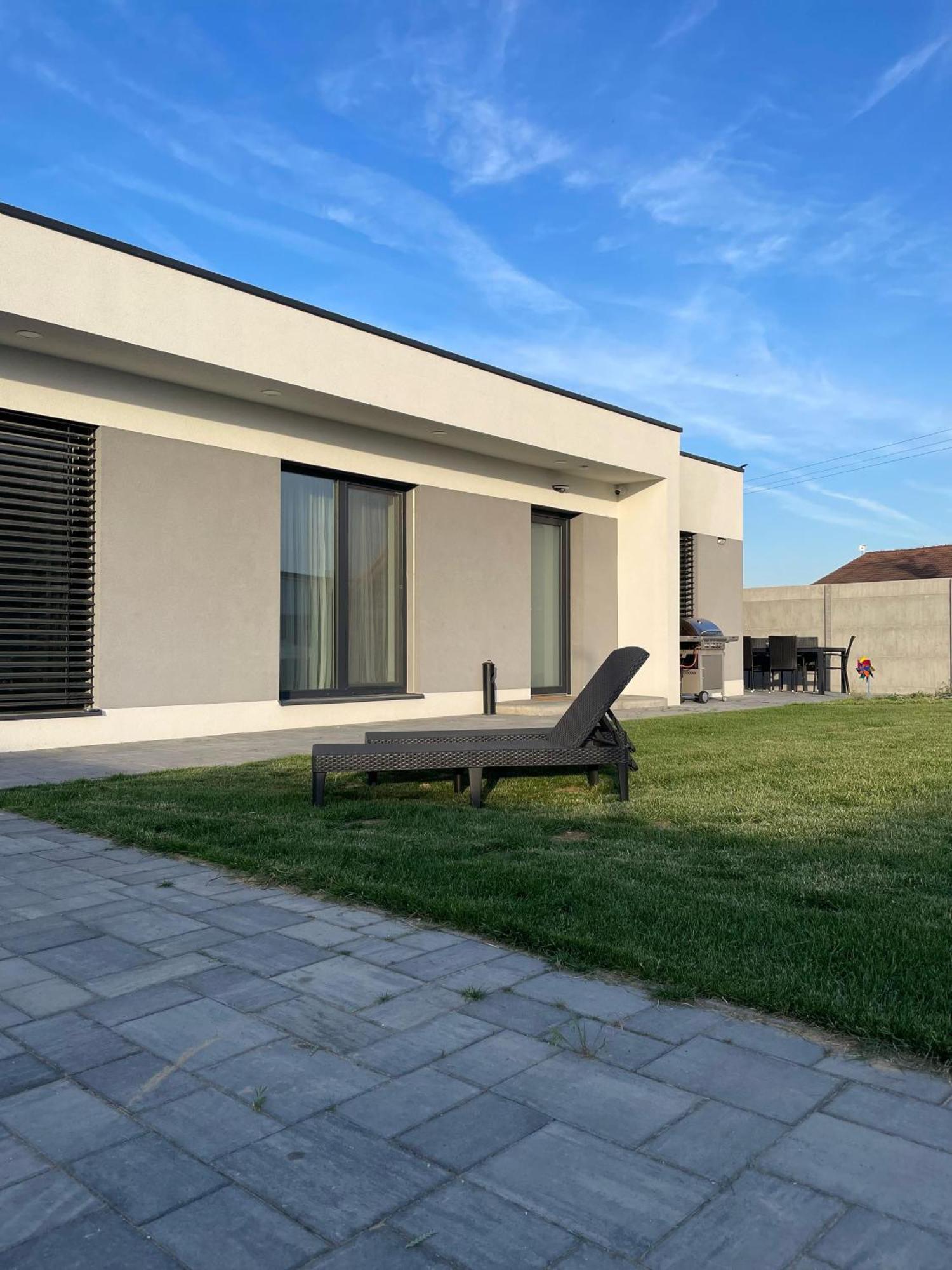 Klimatizovany Apartmanovy Dom, S Virivkou, 1B Senec Extérieur photo